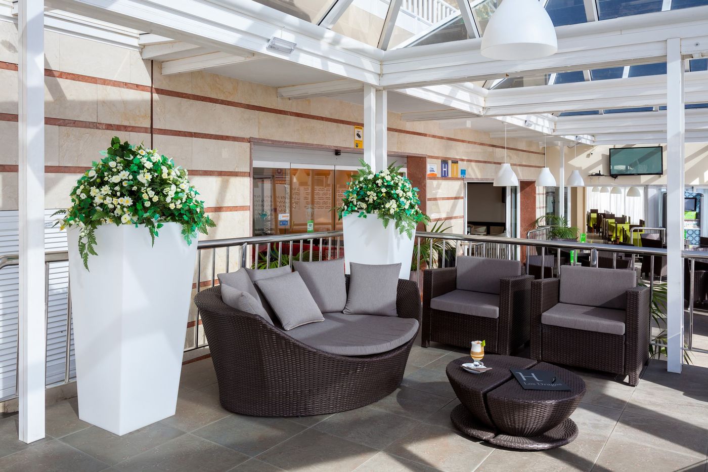 Dragos-del-Sur-Terrace-23