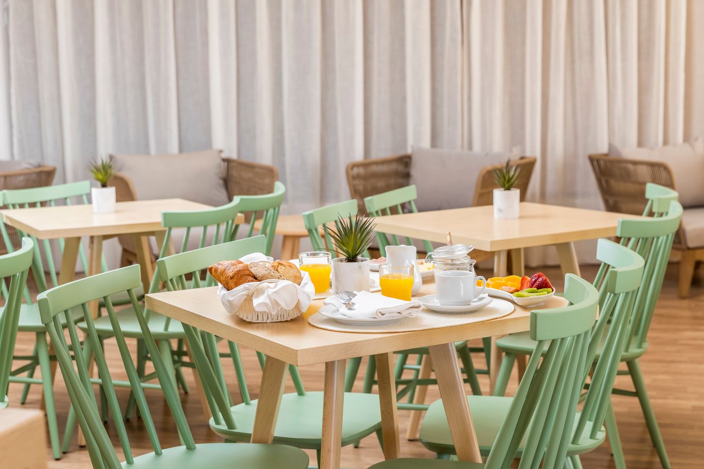 Clube-Maria-Luisa-Lobby-31