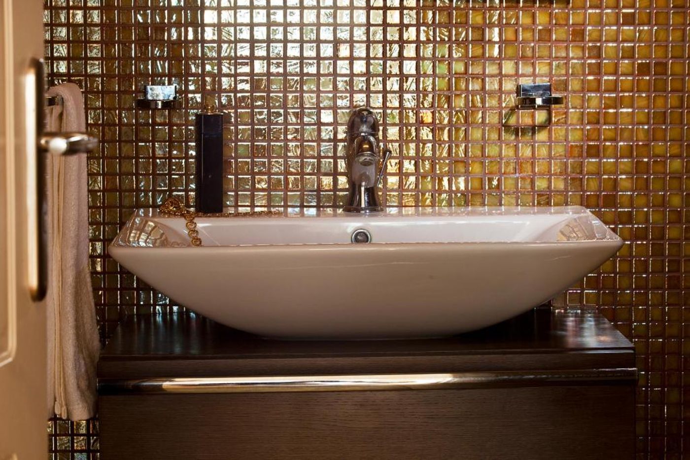 Avianto-Luxury-Suites-Room-20