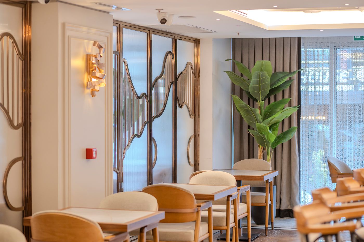 Grand-Hilarium-Hotel-Lobby-3