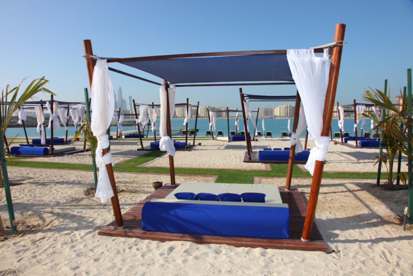 Rixos-The-Palm-Hotel-and-Suites-Beach-77