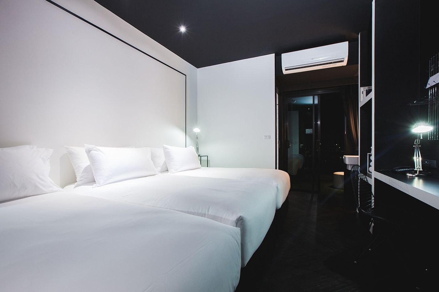 Blu-Monkey-Hub-and-Hotel-Phuket-Room-11