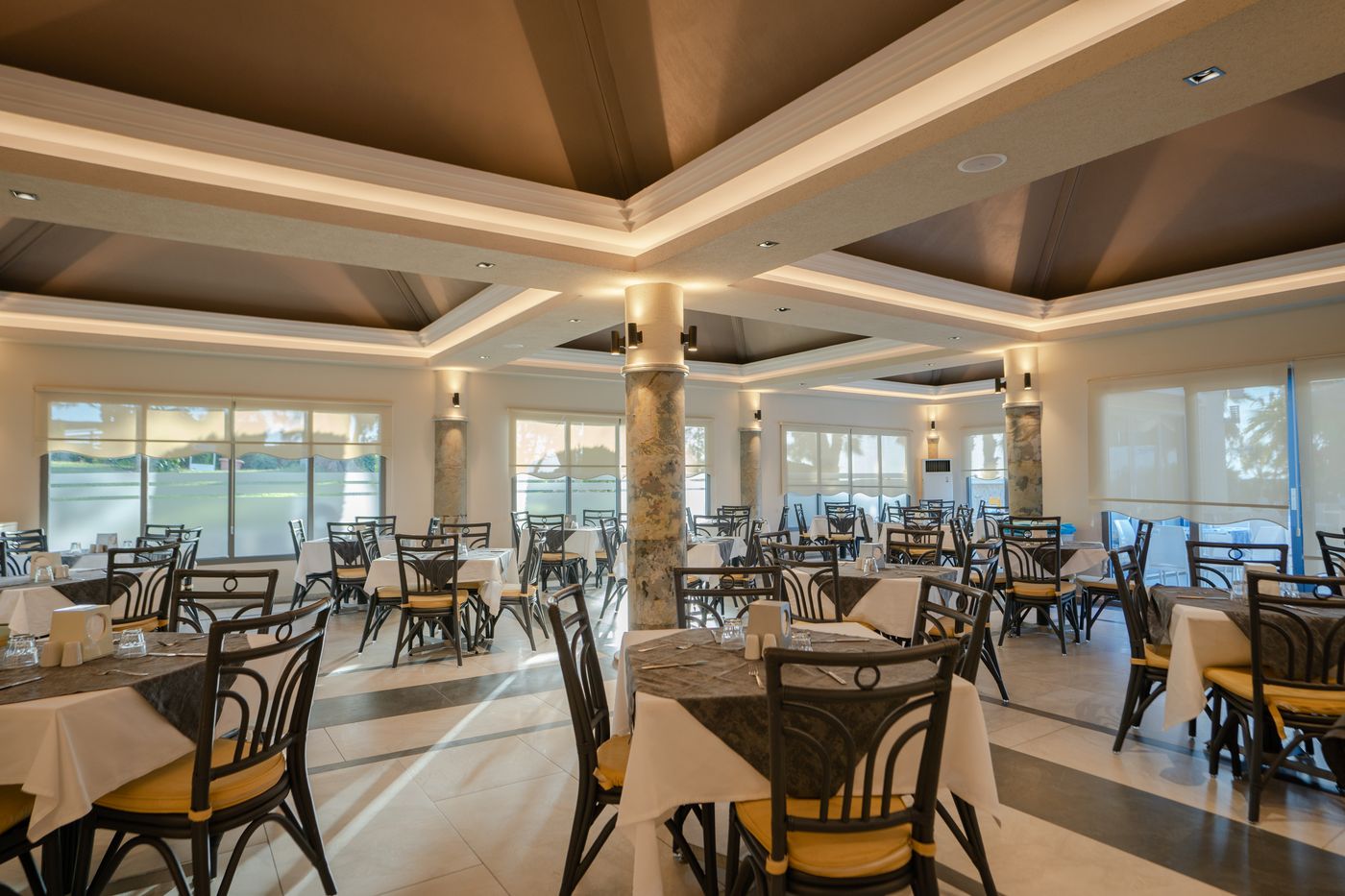 Grand-Blue-Sky-International-Restaurant-30