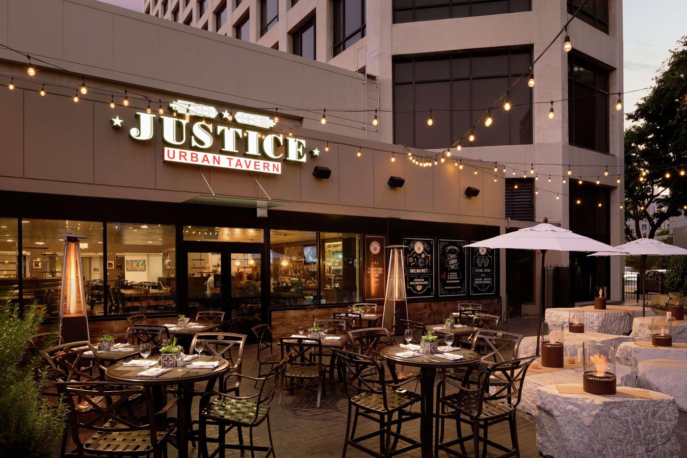 Doubletree-by-Hilton-Los-Angeles-Downtown-Bar-46