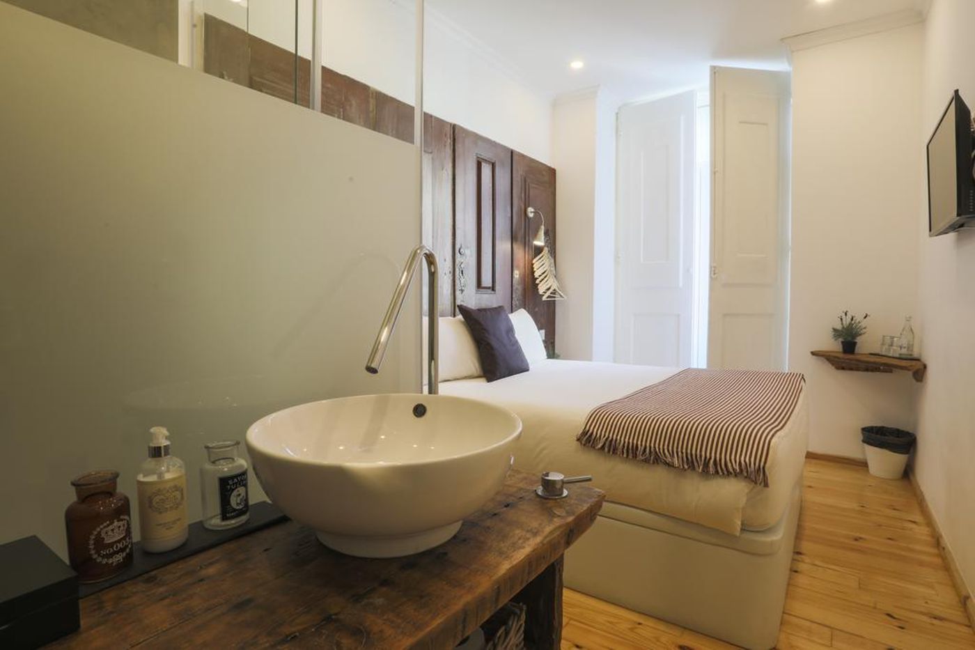 262-Boutique-Hotel-Room-22