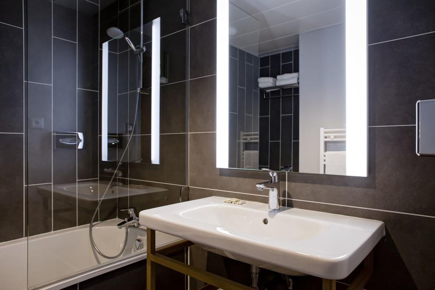 Hotel des Remparts - France - LYON - Room - 2