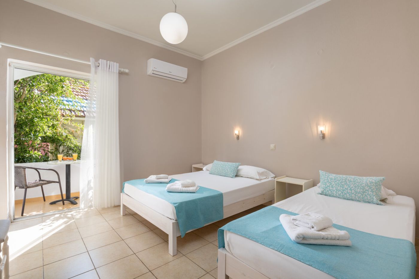 Bella Vista Hotel & Studios