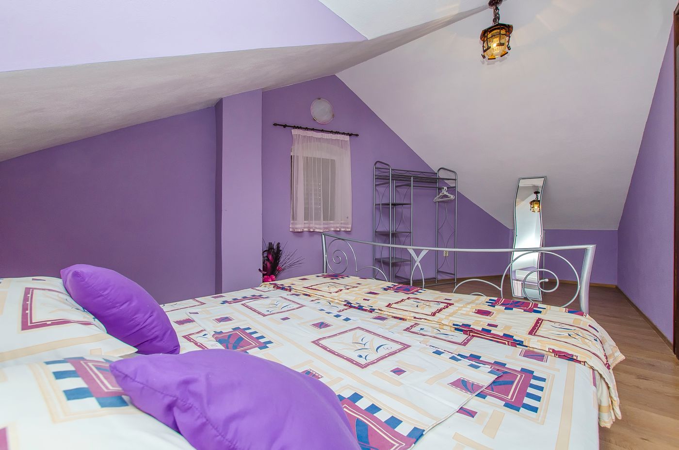 Palace-Derossi-Room-40