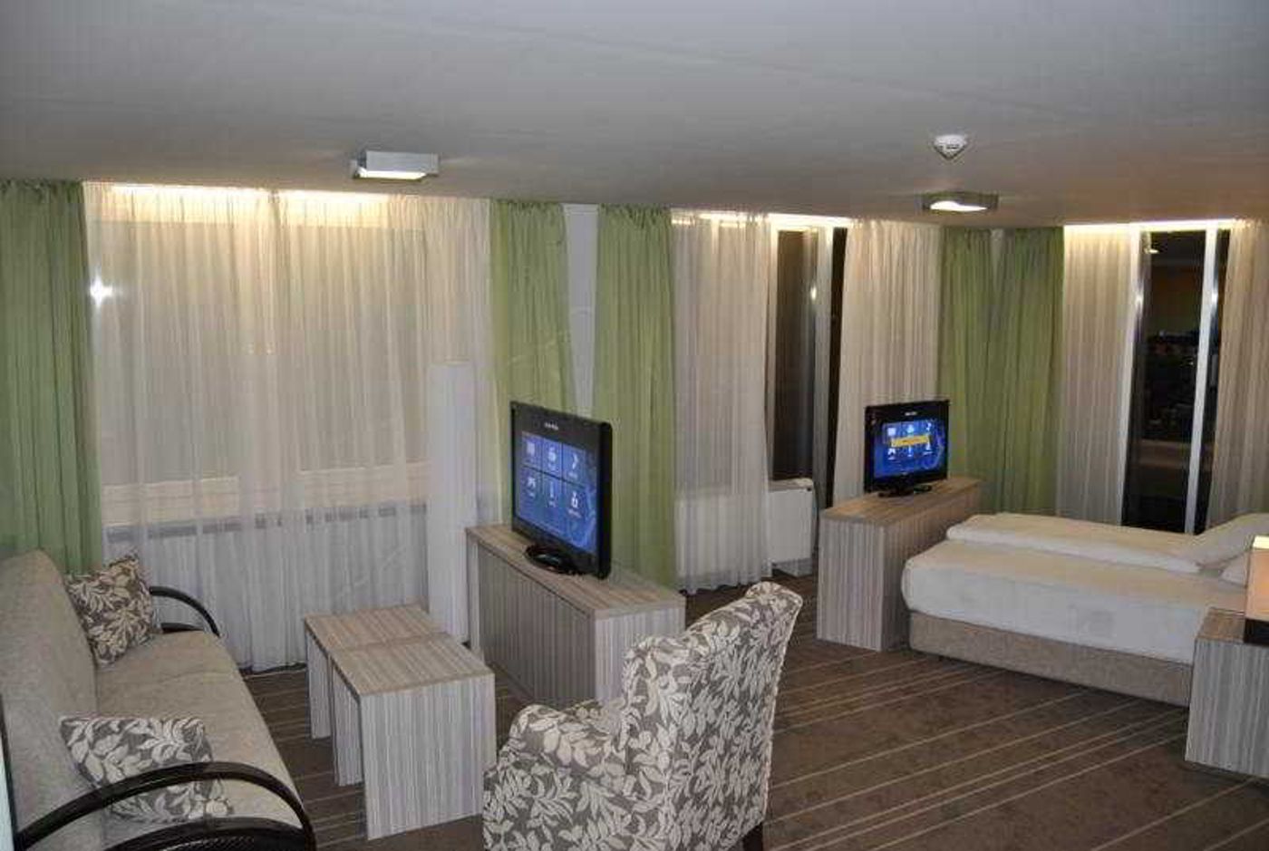 Hollywood-Bosnia & Herzegovina-SARAJEVO-Room-6