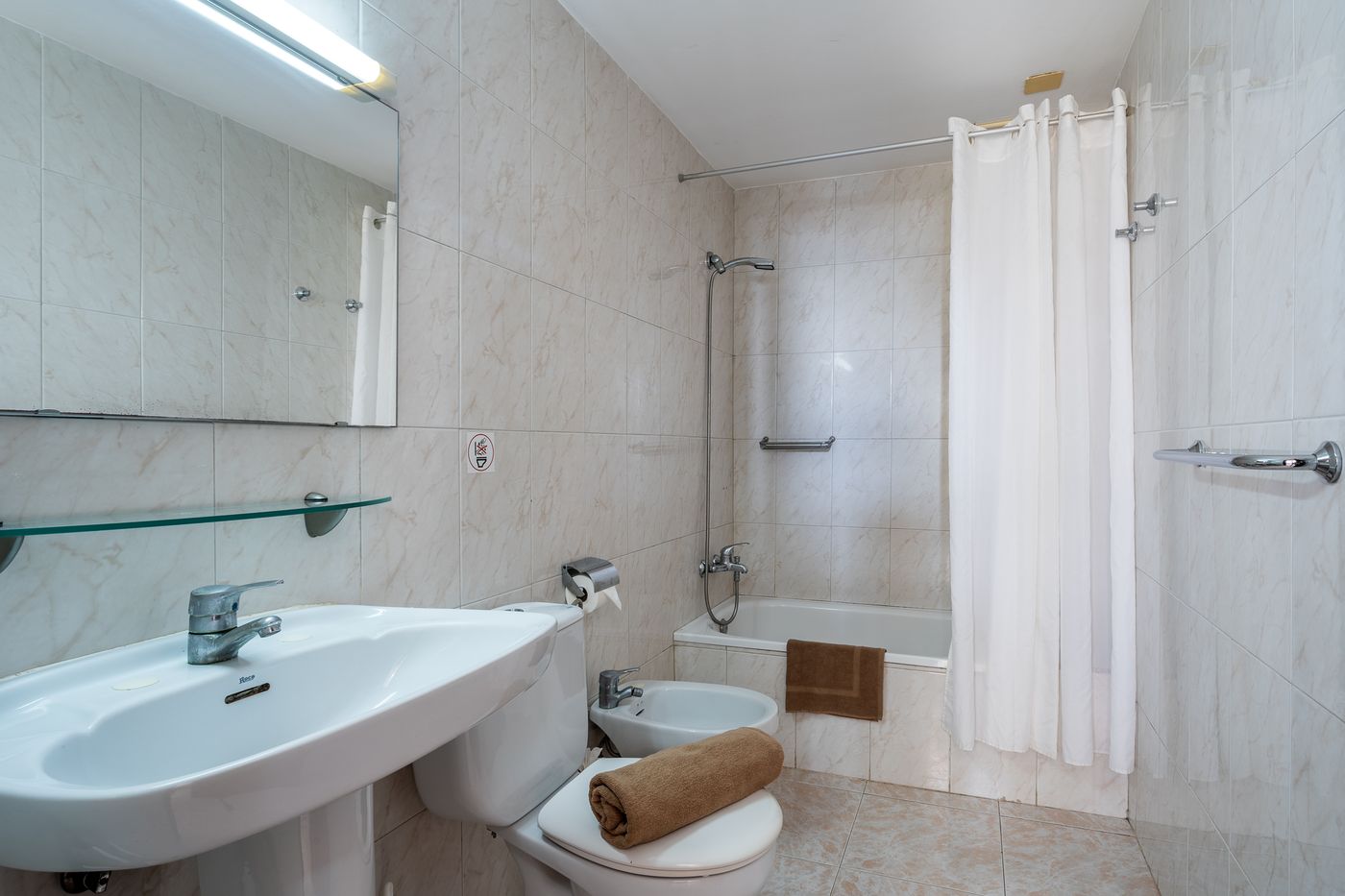 Guinea-Apartments-Room-18