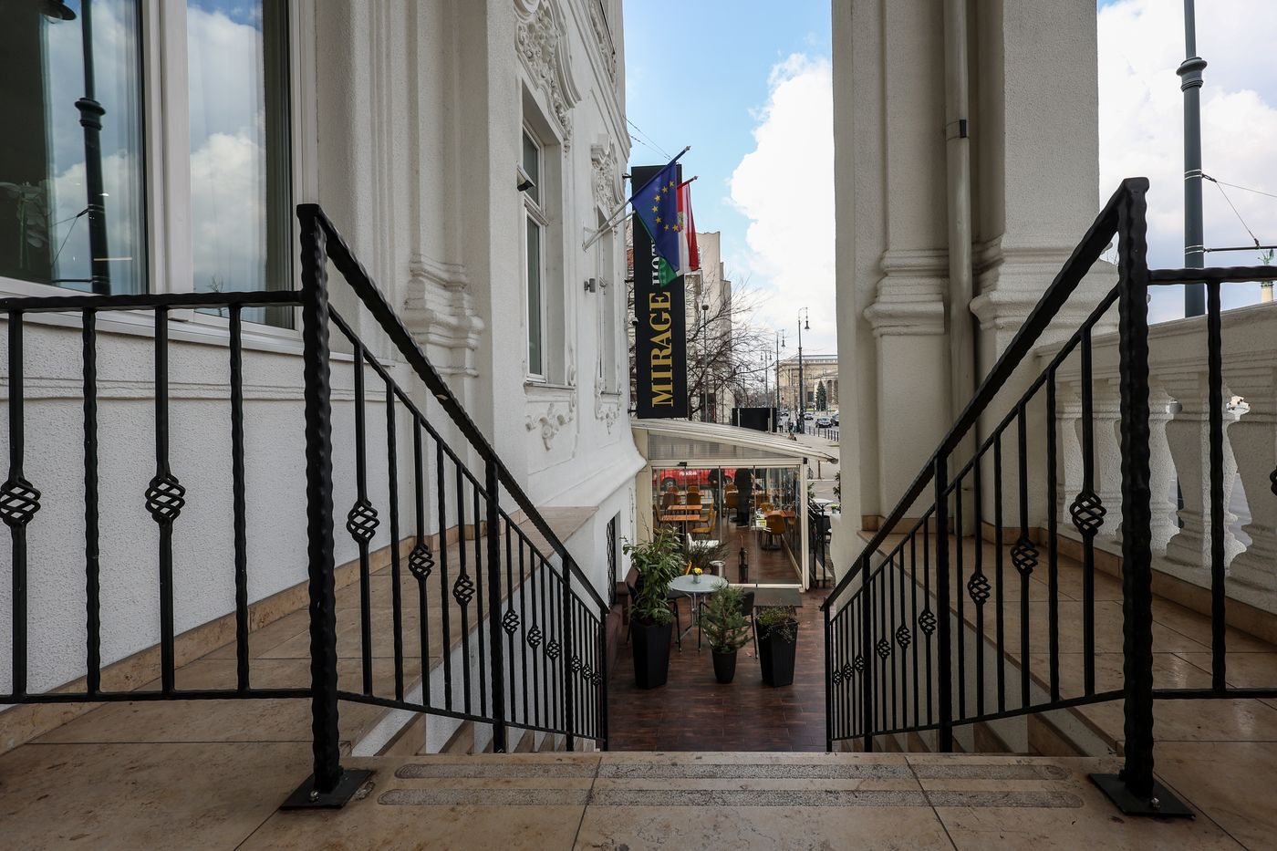 Mirage-Medic-Hotel-Terrace-3