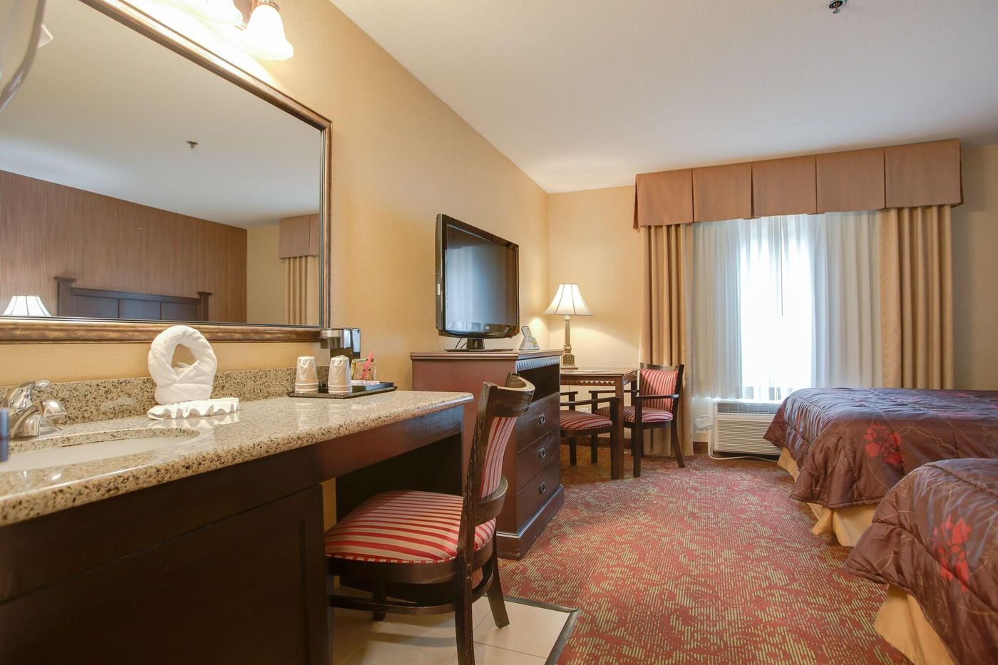 Castle-Inn-and-Suites-Room-11