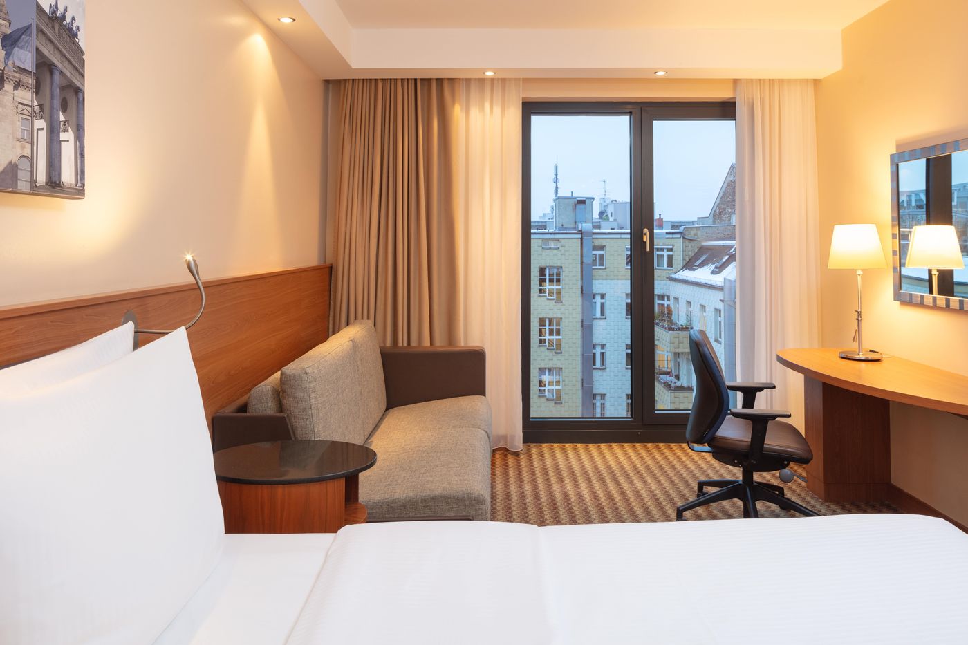 Hampton-By-Hilton-Berlin-City-West-Room-22