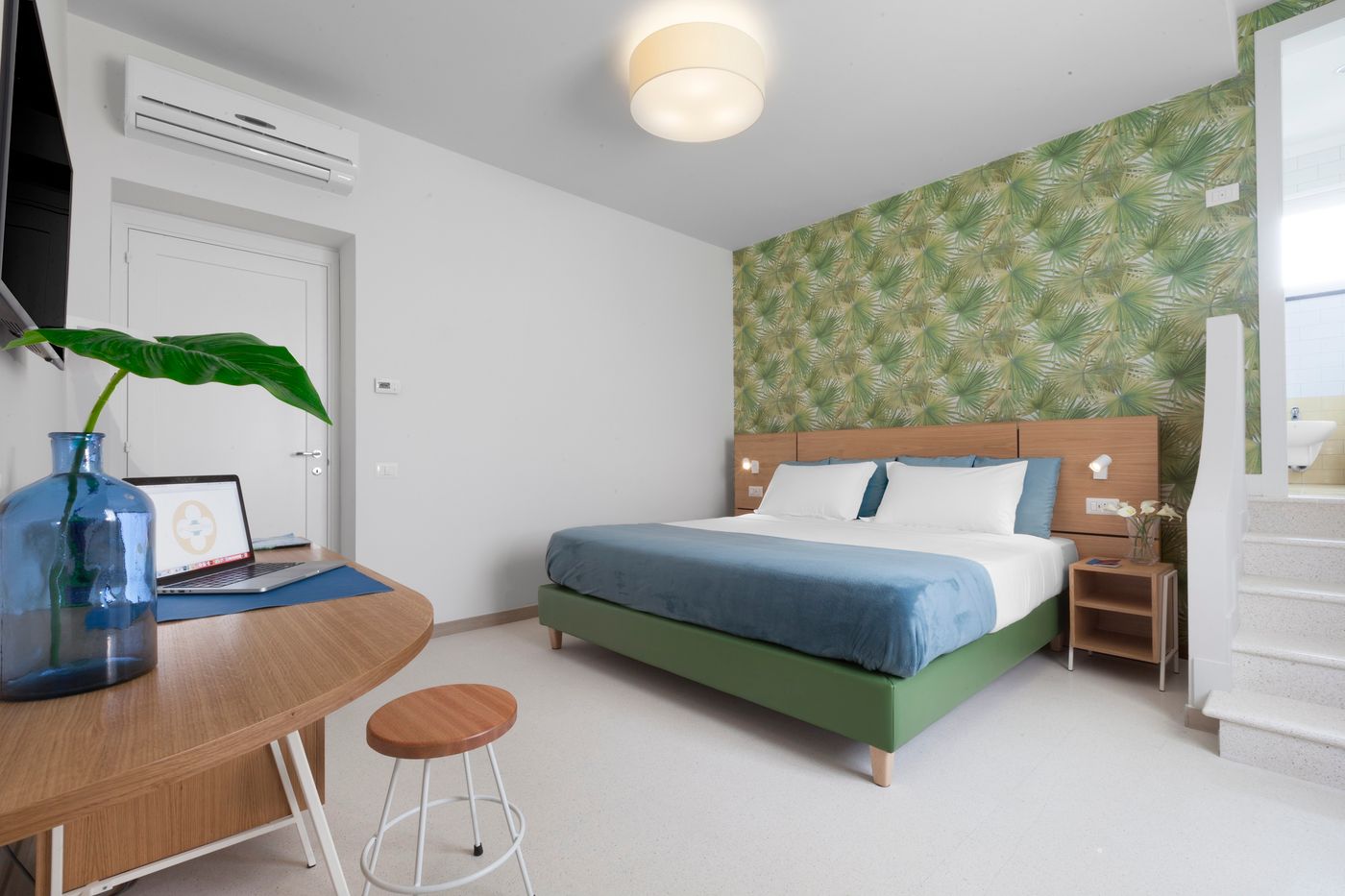 Unconventional-Sorrento-Coast-Room-7