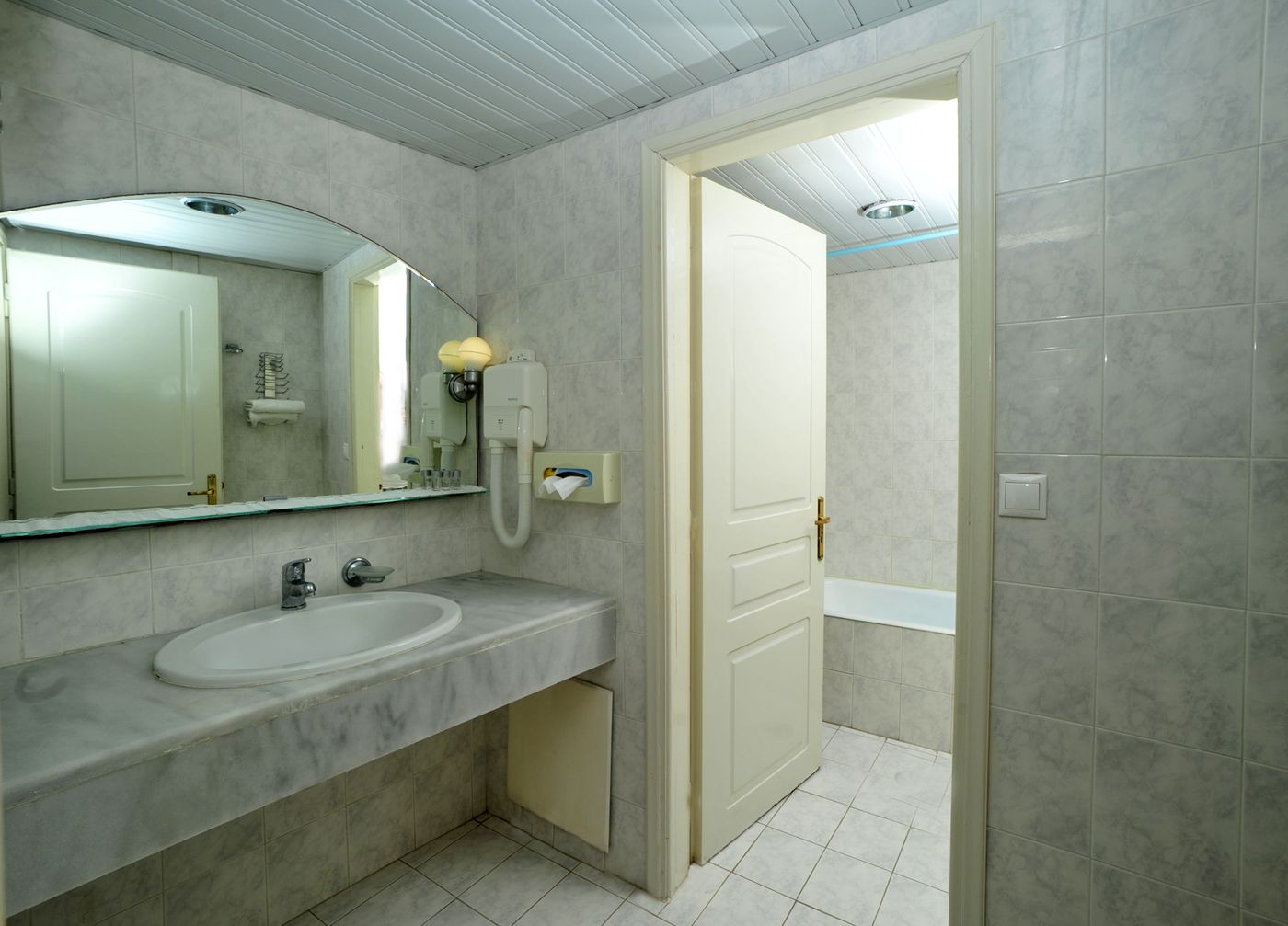 Astoria-Hotel-Room-9