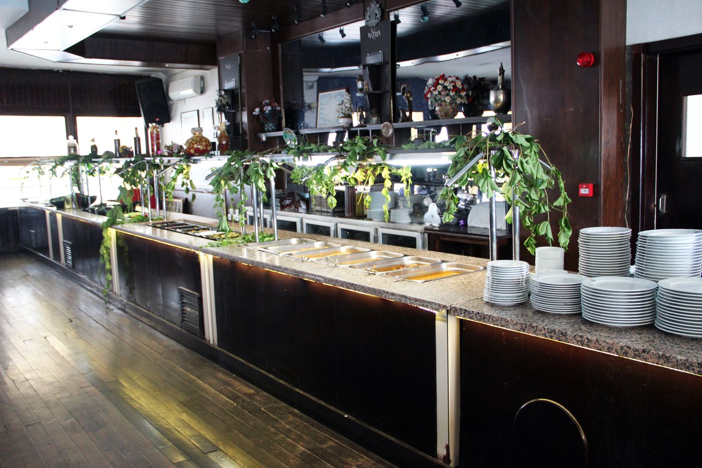 Oz-Can Hotel & Family Suites