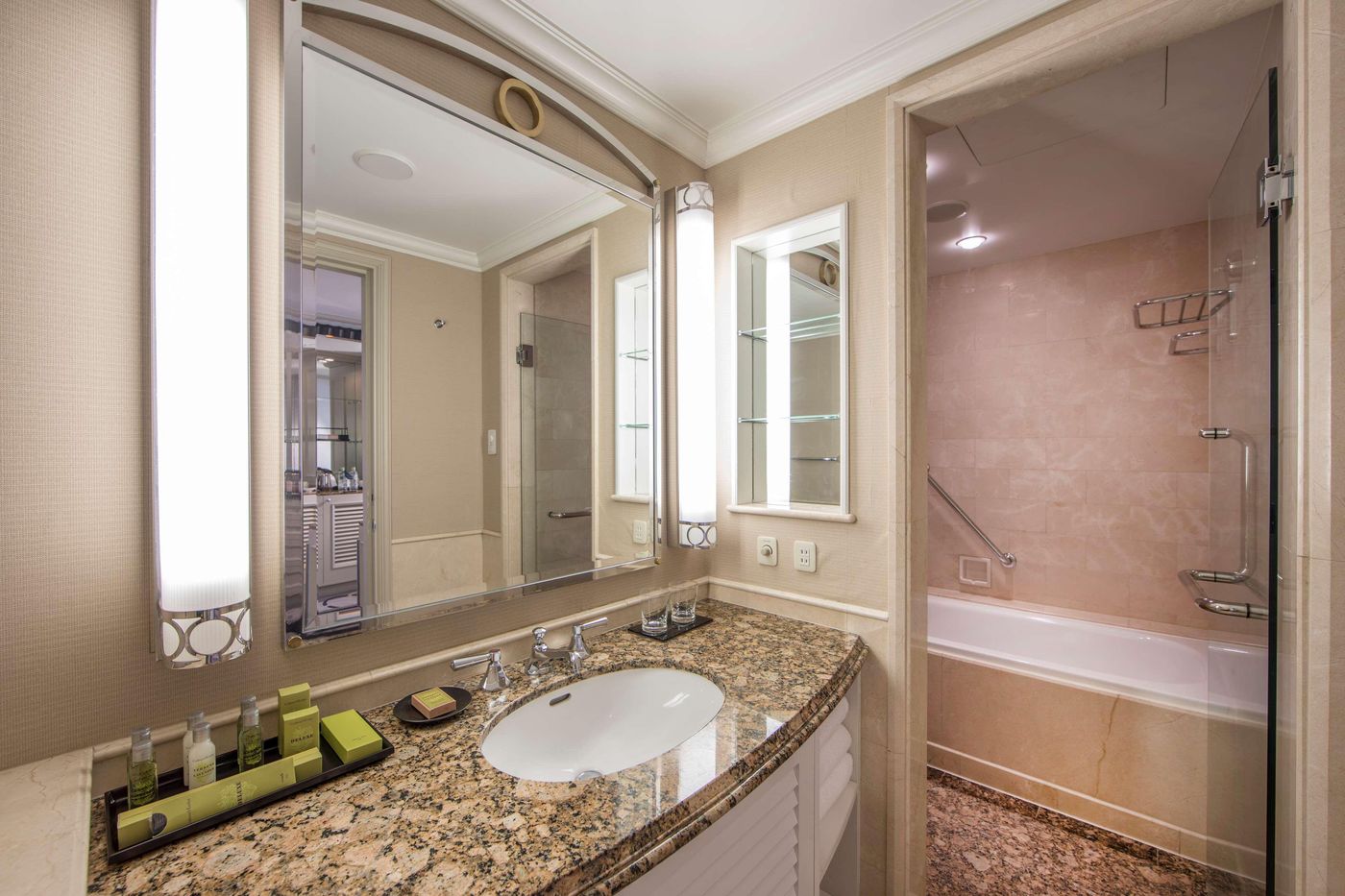 Hilton Tokyo Odaiba-Japan-Tokyo-Room-4