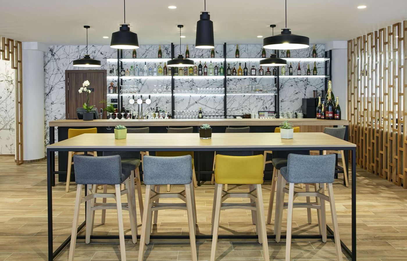 Hilton-Garden-Inn-Brussels-City-Centre-Restaurant-14