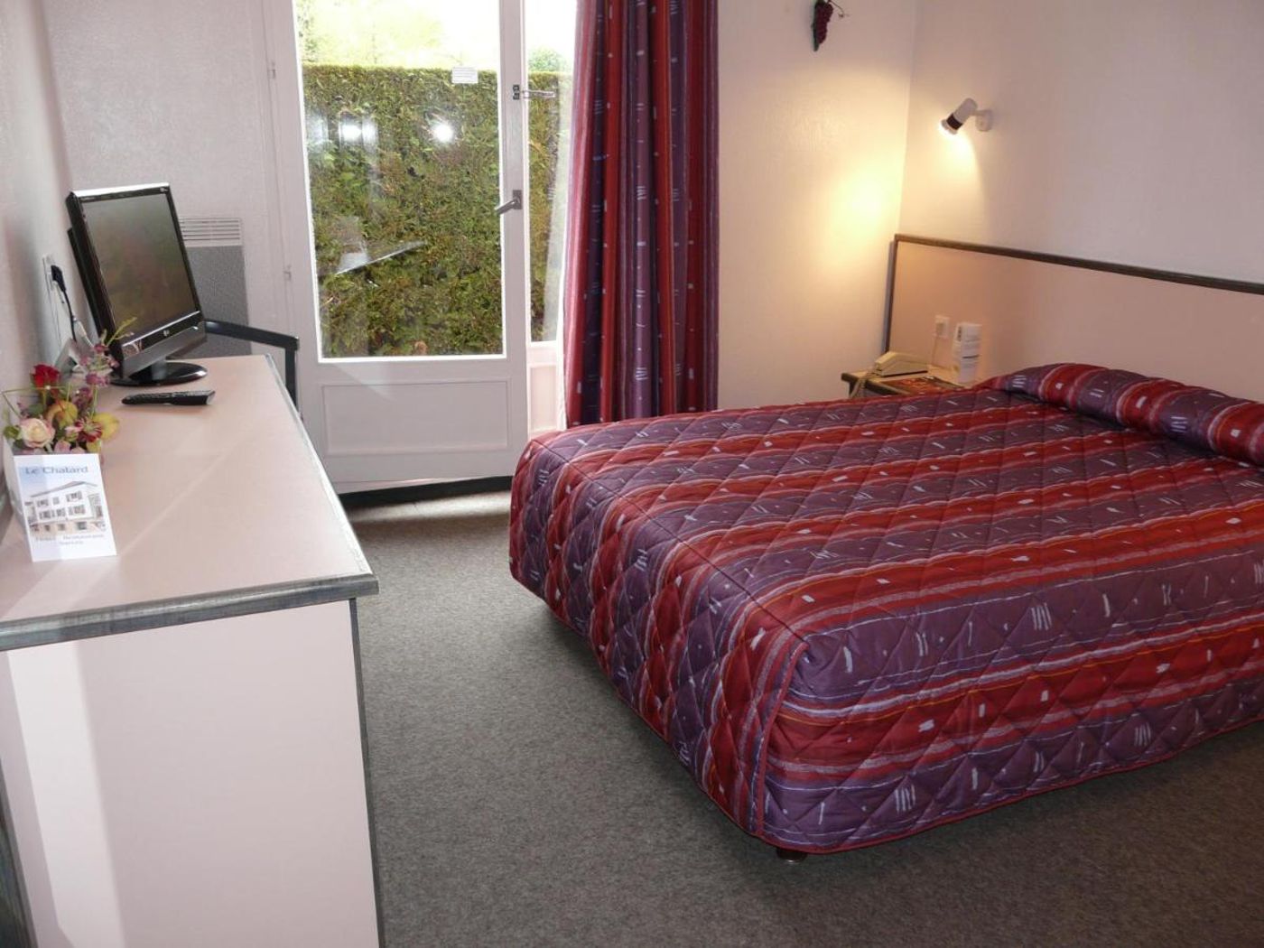 Logis Hotel le Chatard - France - SARCEY - General view - 5