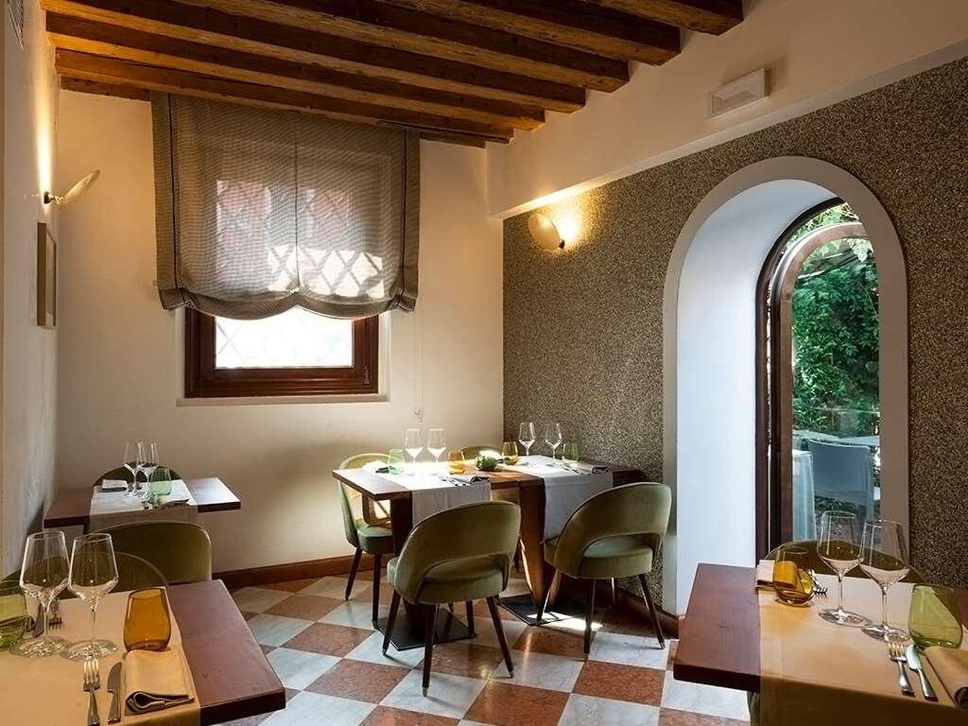 Sonder-Salute-Palace-Restaurant-4