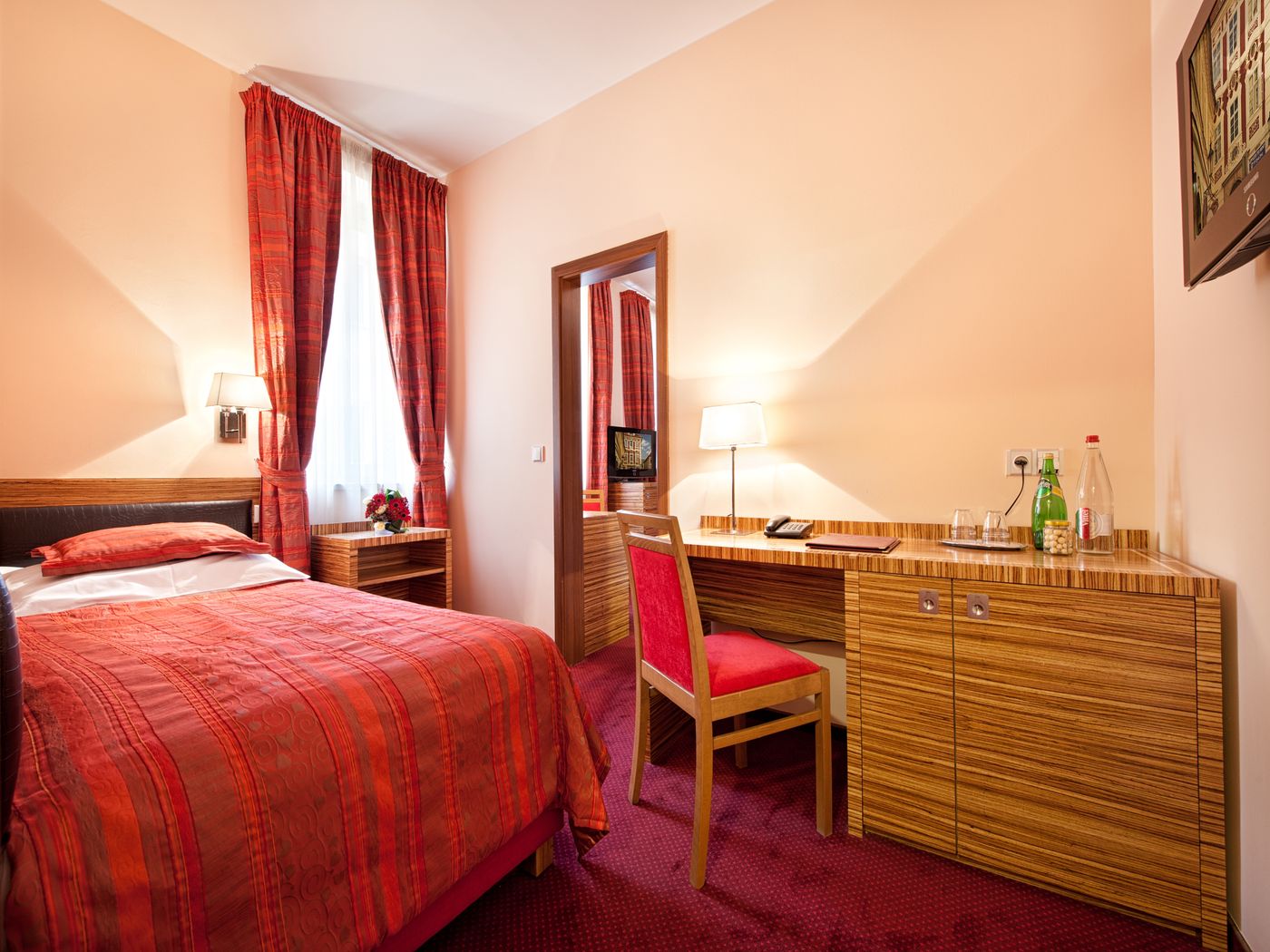 EA-Hotel-Sonata-Room-10