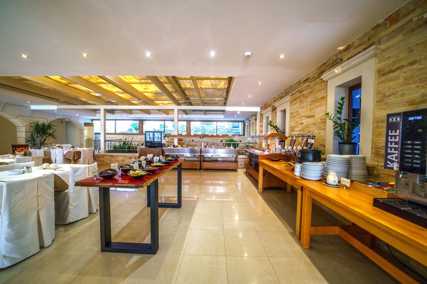 Macaris-Suites-and-Spa-Restaurant-31