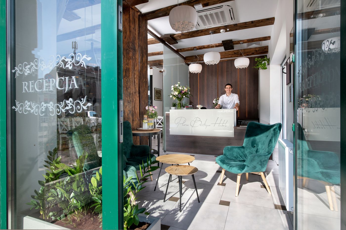 Plaza-Boutique-Hotel-Lobby-4