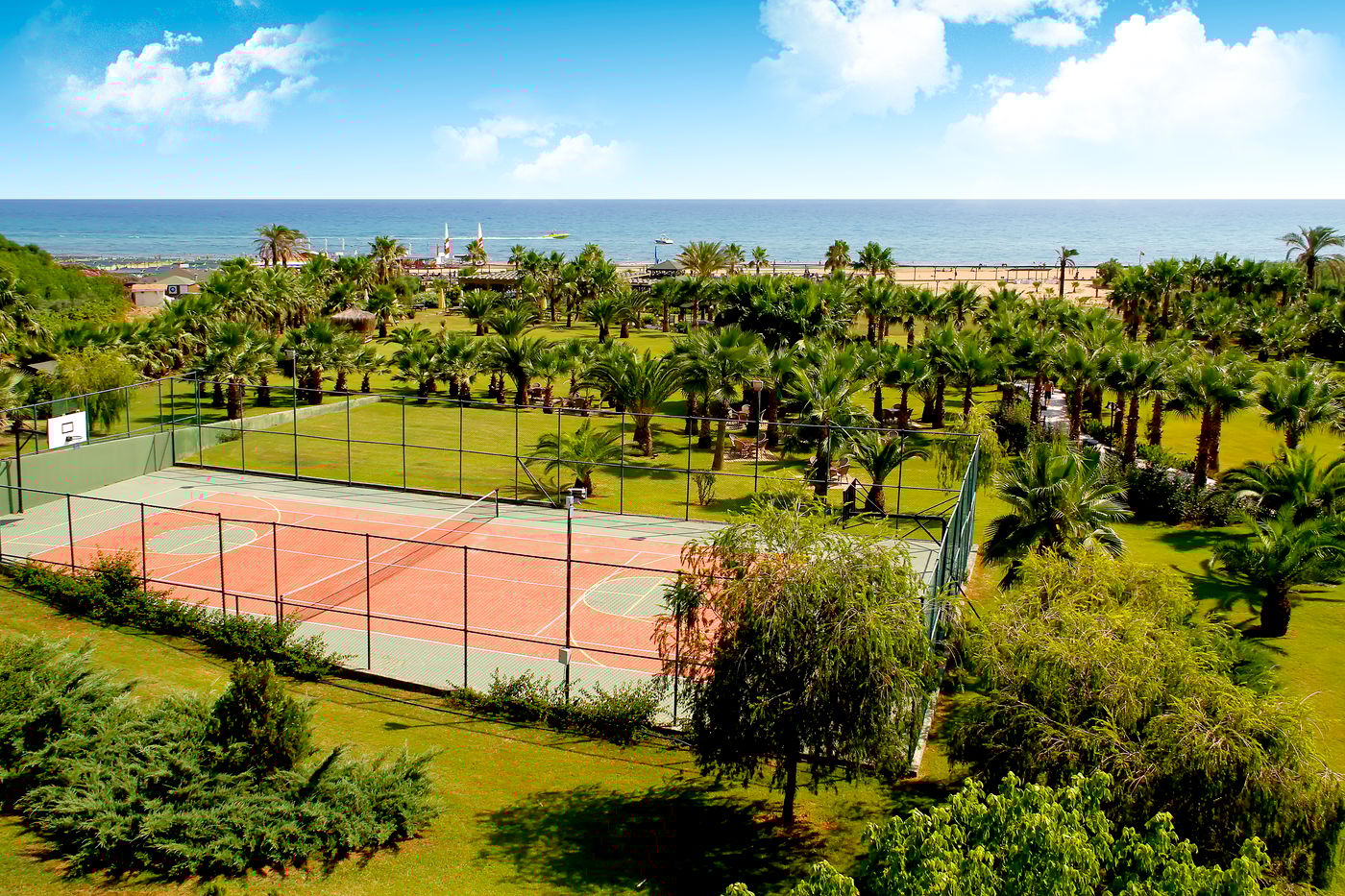 Royal-Atlantis-Beach-Sports-and-Entertainment-36