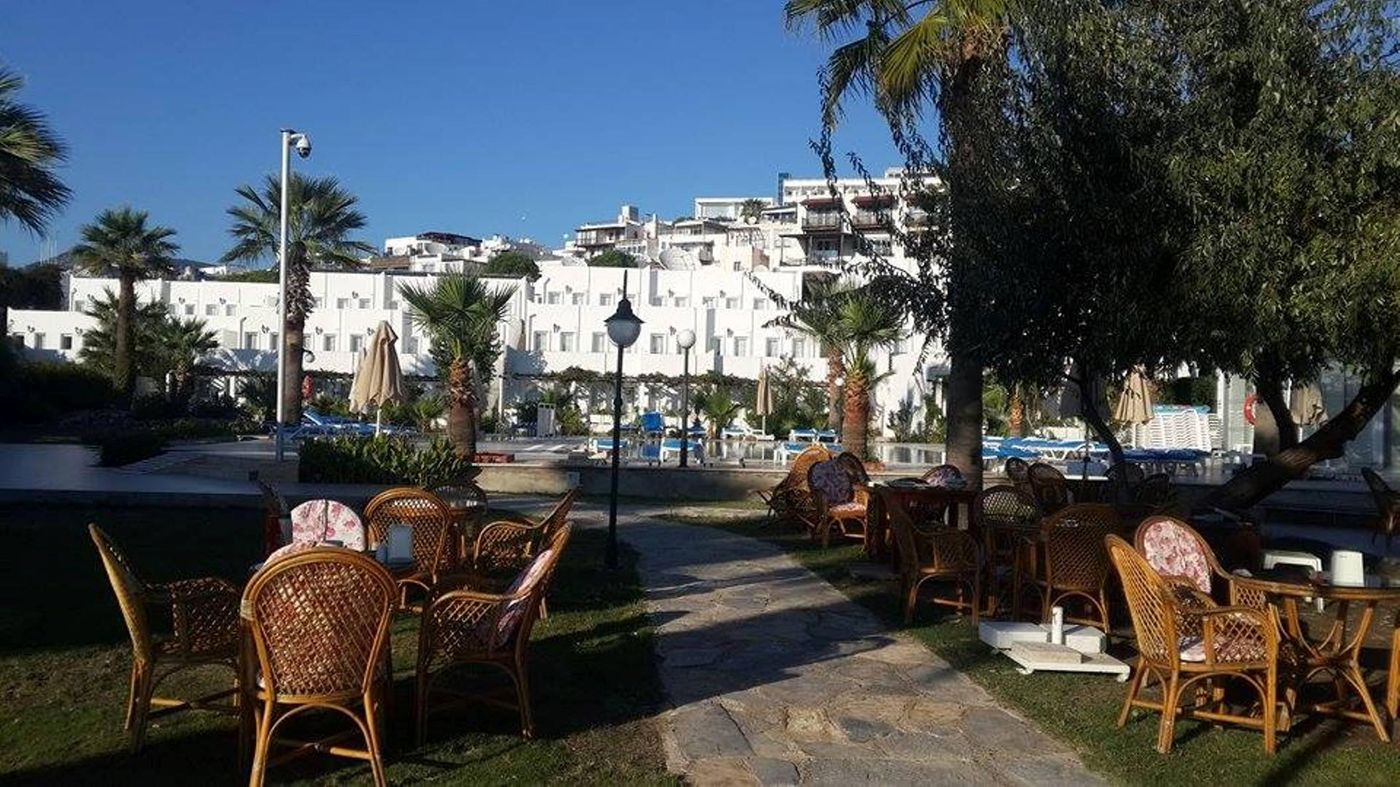 Nagi-Beach-Hotel-Terrace-13