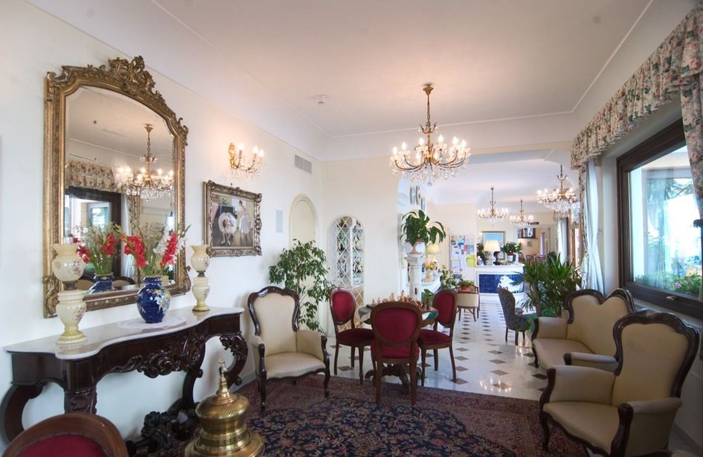 Santa-Lucia-Hotel-Lobby-43