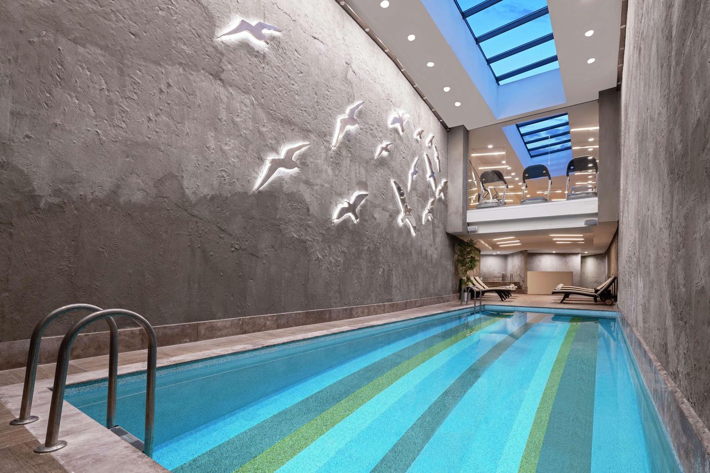 DoubleTree-By-Hilton-Istanbul-Esentepe-Pool-51