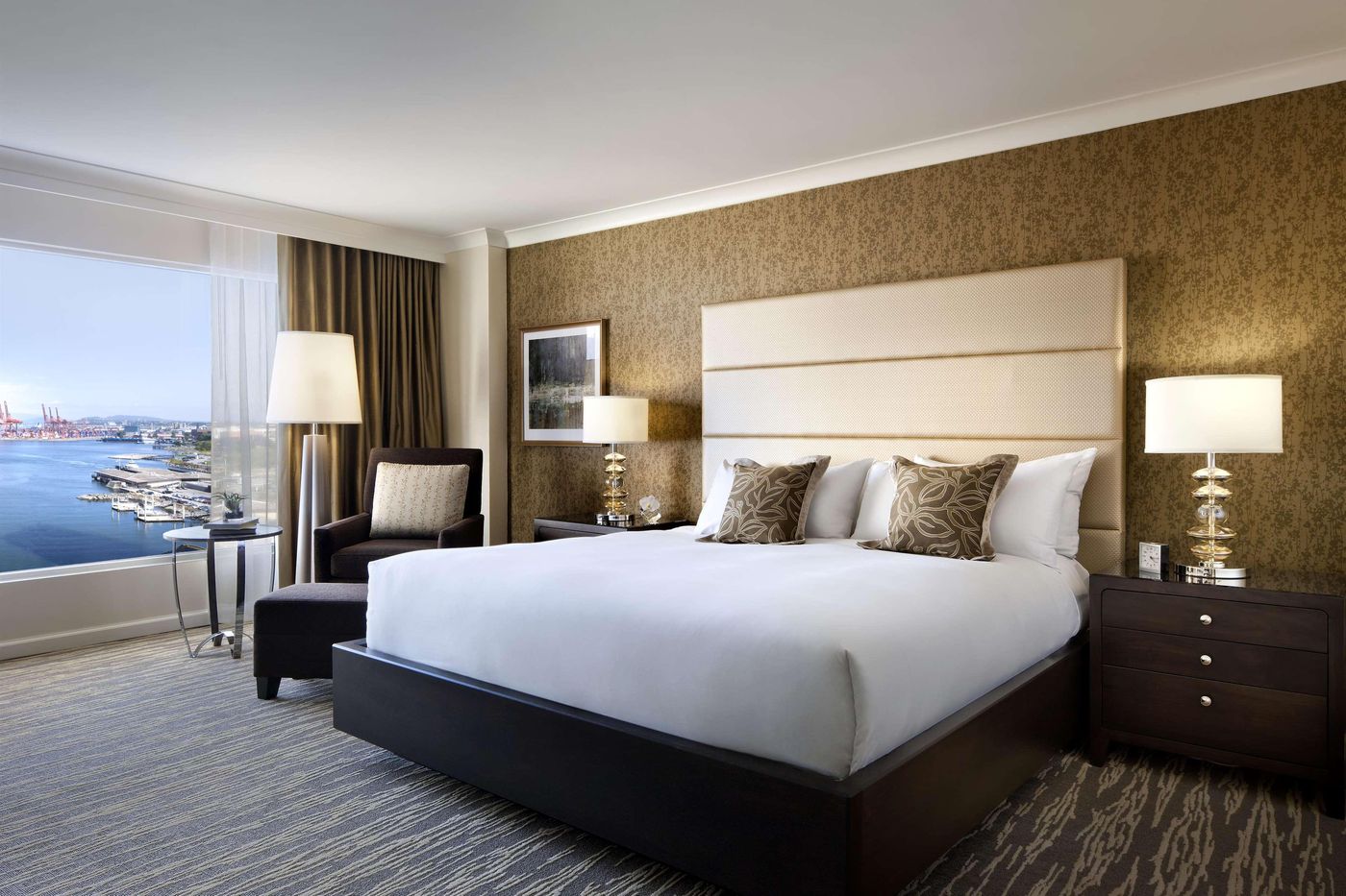 Fairmont-Waterfront-Room-38
