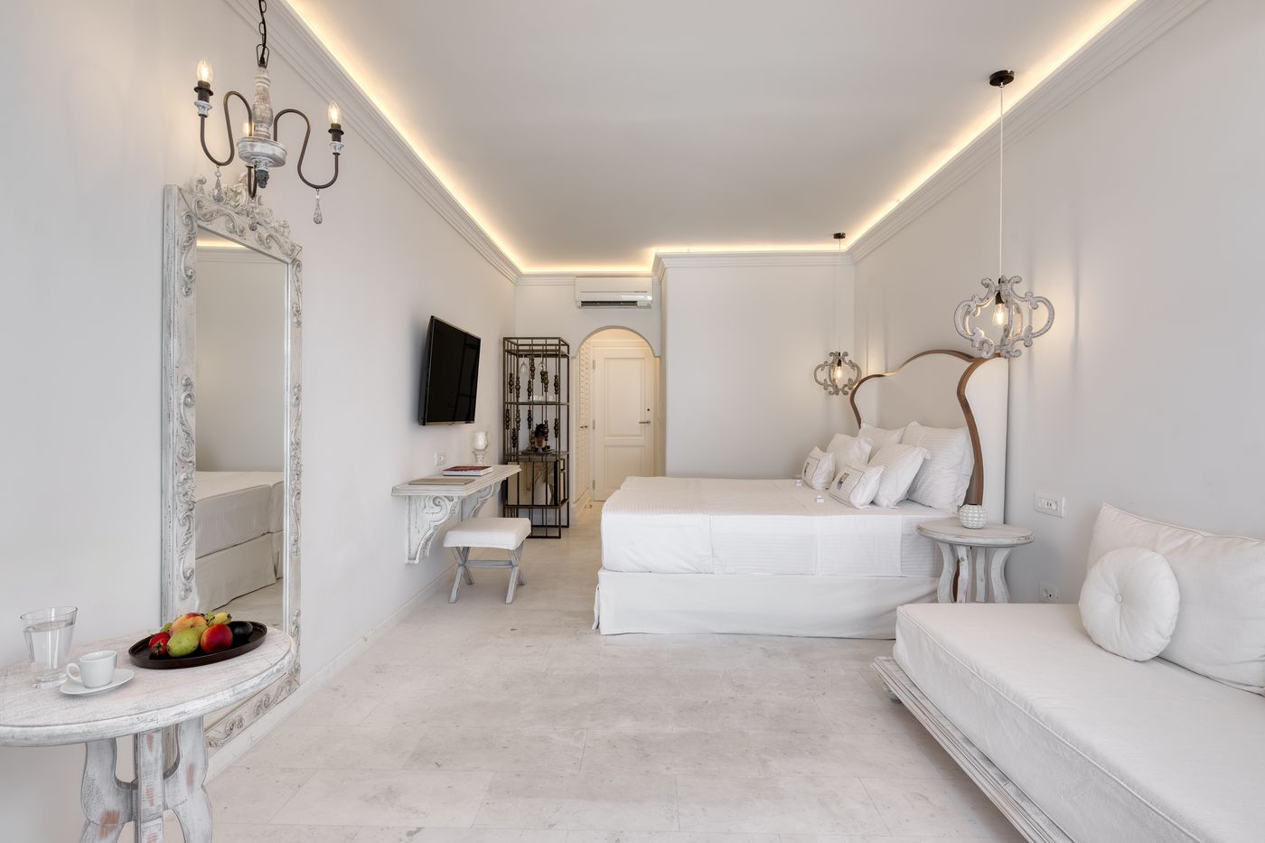 Saint-John-Hotel-Villas---Spa-Room-40