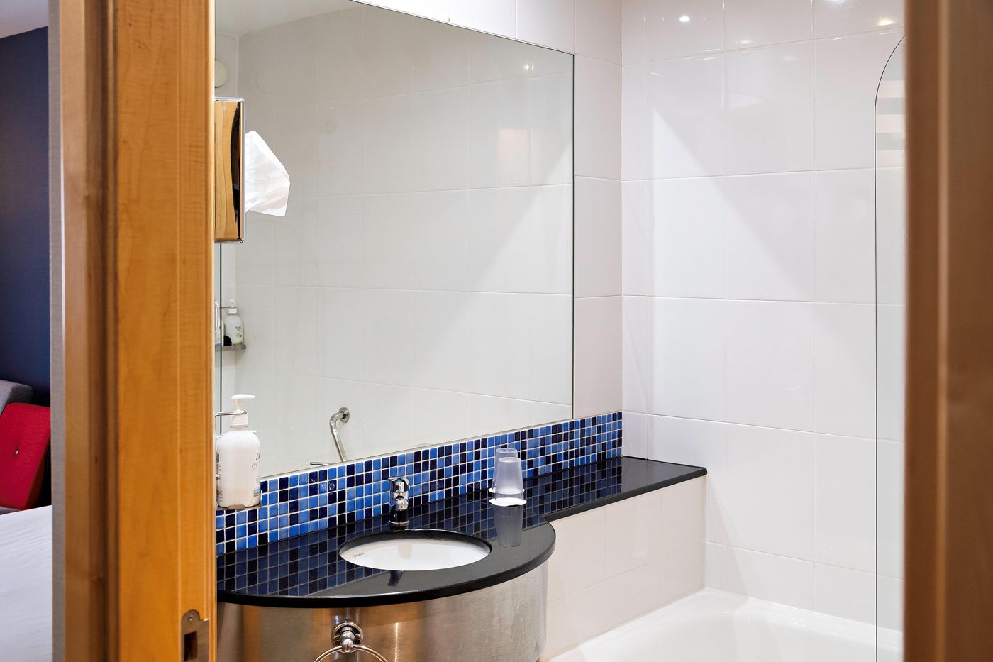 Holiday-Inn-Express-Malaga-Airport-Room-12