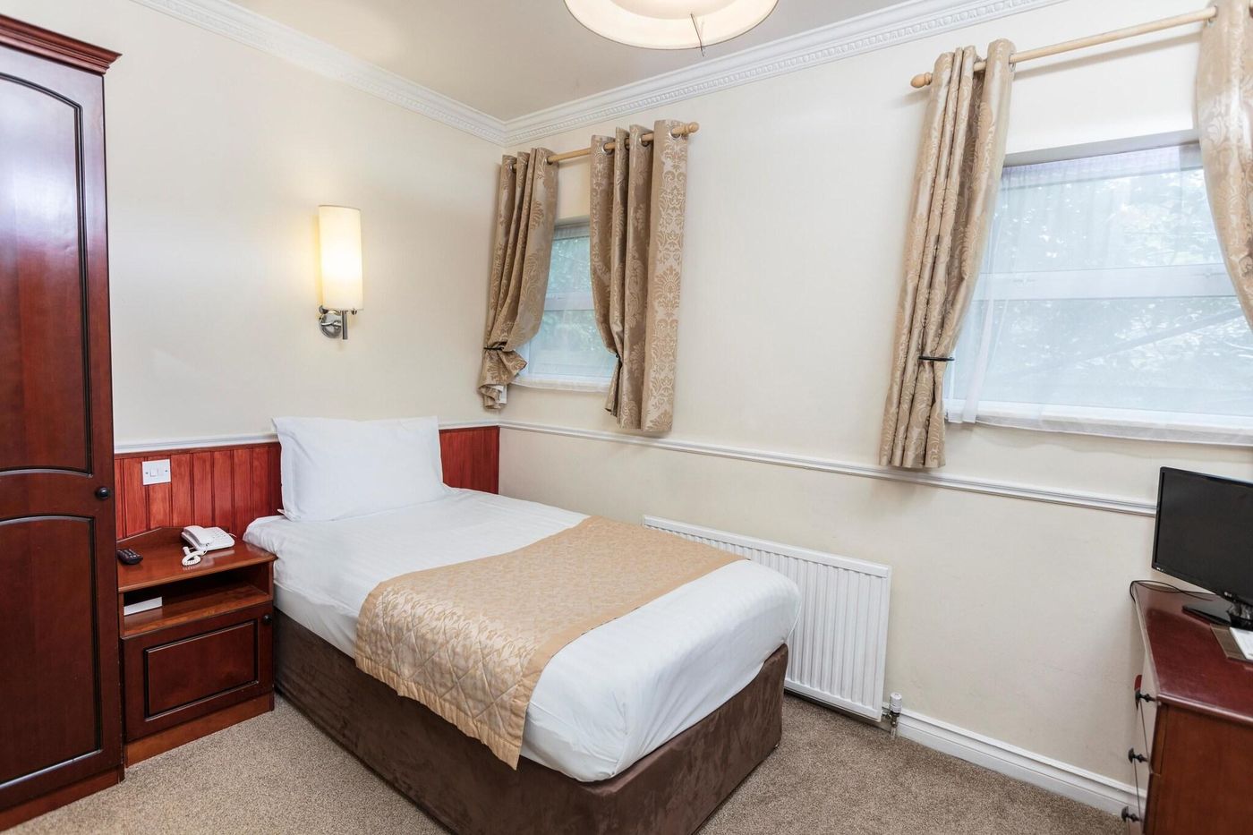 The-Lansdowne-Hotel-Room-17