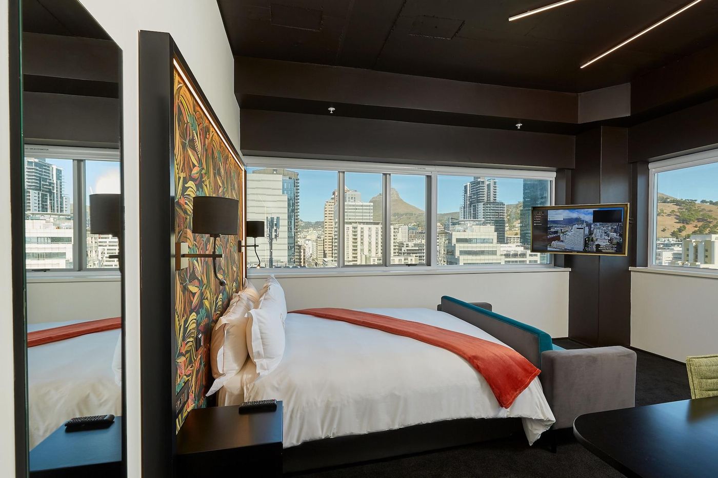 Hotel-Sky-Cape-Town-Room-9