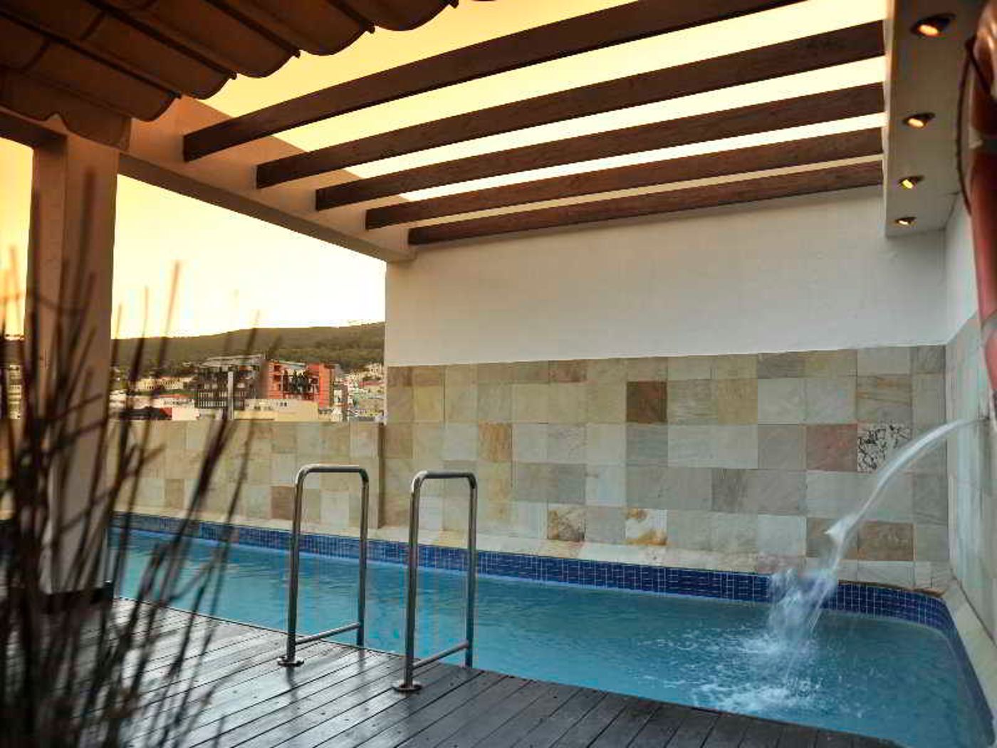 ONOMO-Hotel-Cape-Town---Inn-On-The-Square-Pool-57