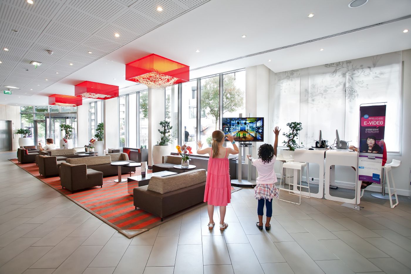 Novotel-Paris-Centre-Gare-Montparnasse-Lobby-13