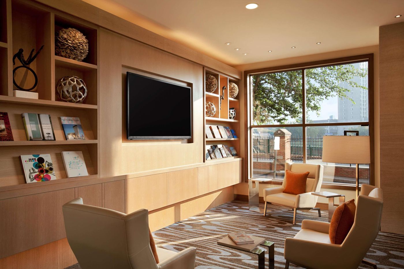 DoubleTree-Suites-by-Hilton-Hotel-Boston-Cambridge-Lobby-3