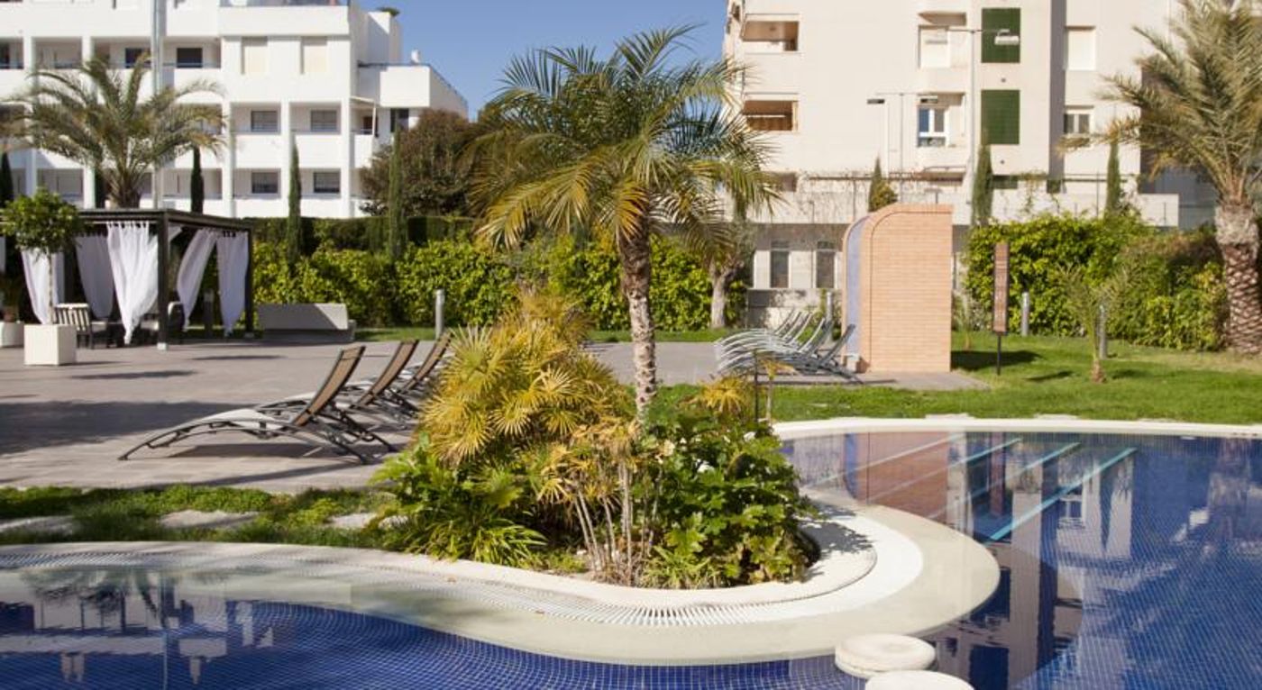 Boulevard and Cafe Apartments