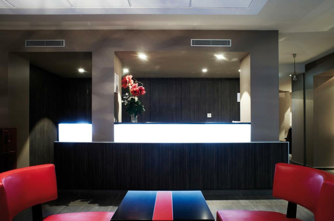 New-Hotel-Opera-Lobby-6