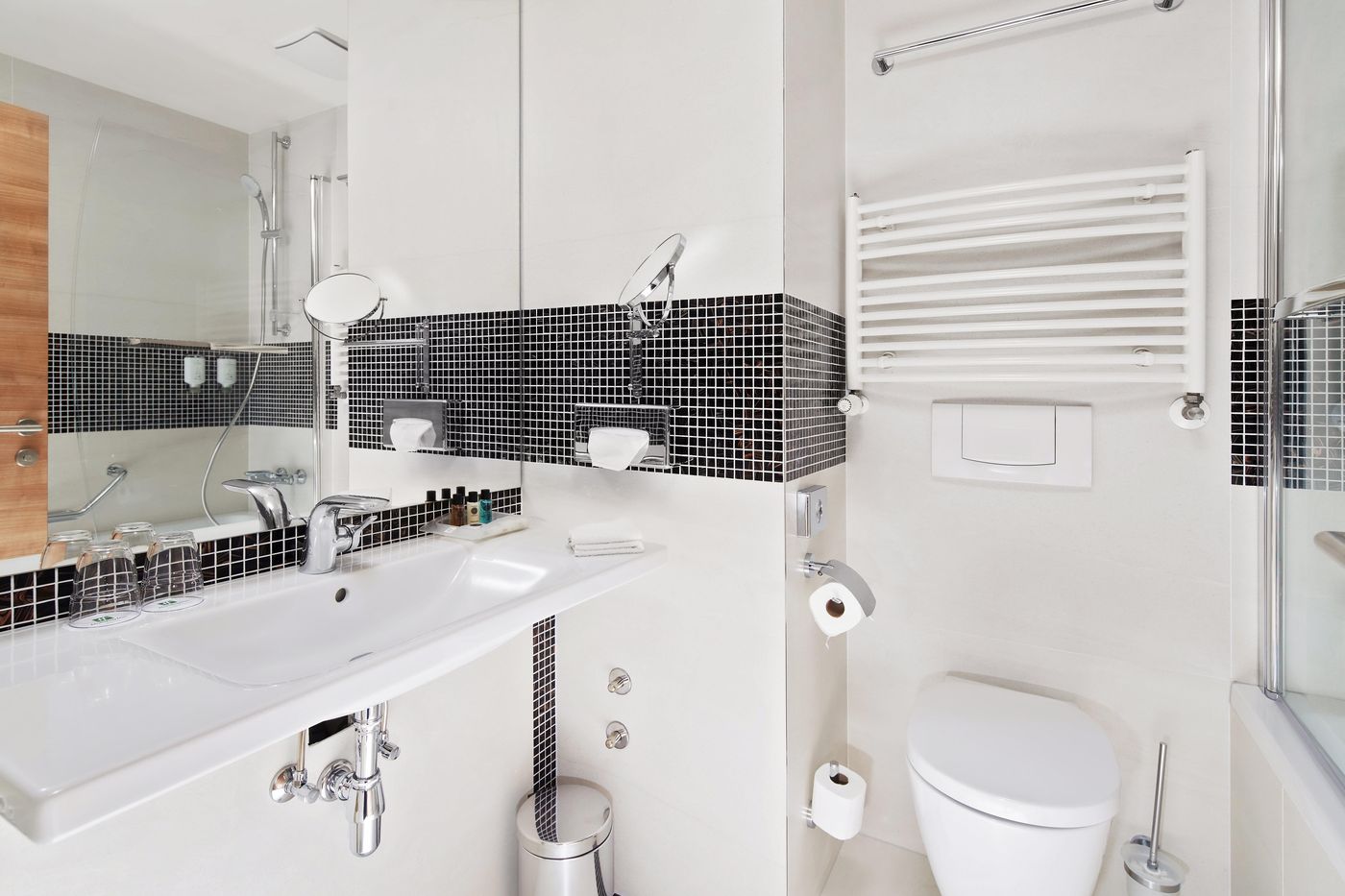 Holiday-Inn-Prague-Congress-Centre-Room-38