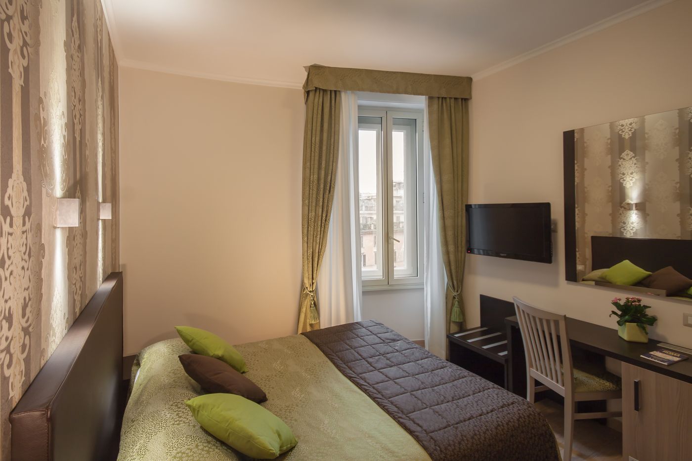 Rome-Kings-Suite-Room-12