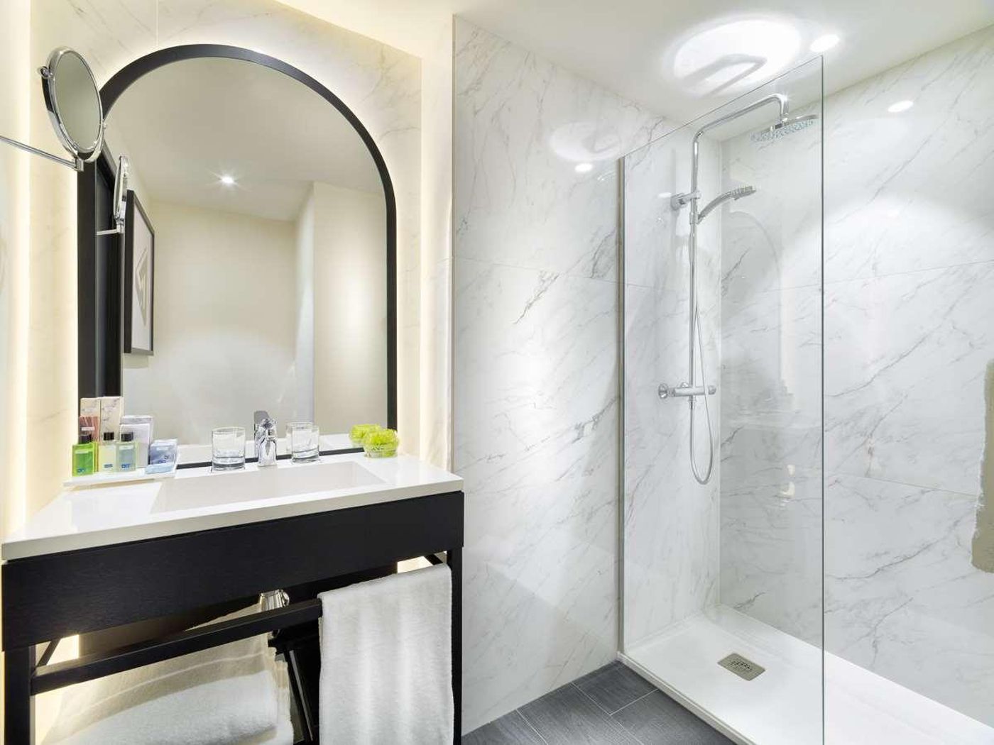 H10-Puerta-de-Alcala-Room-37