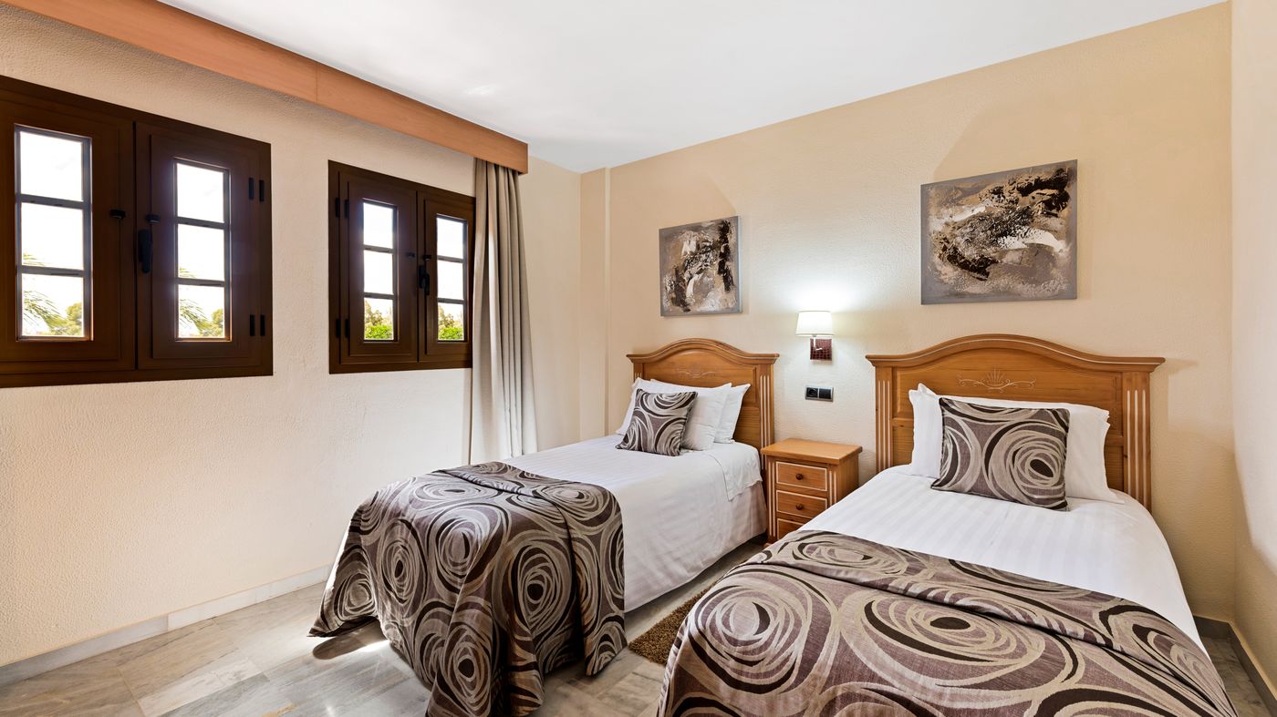 Macdonald-Villacana-Club-Room-24