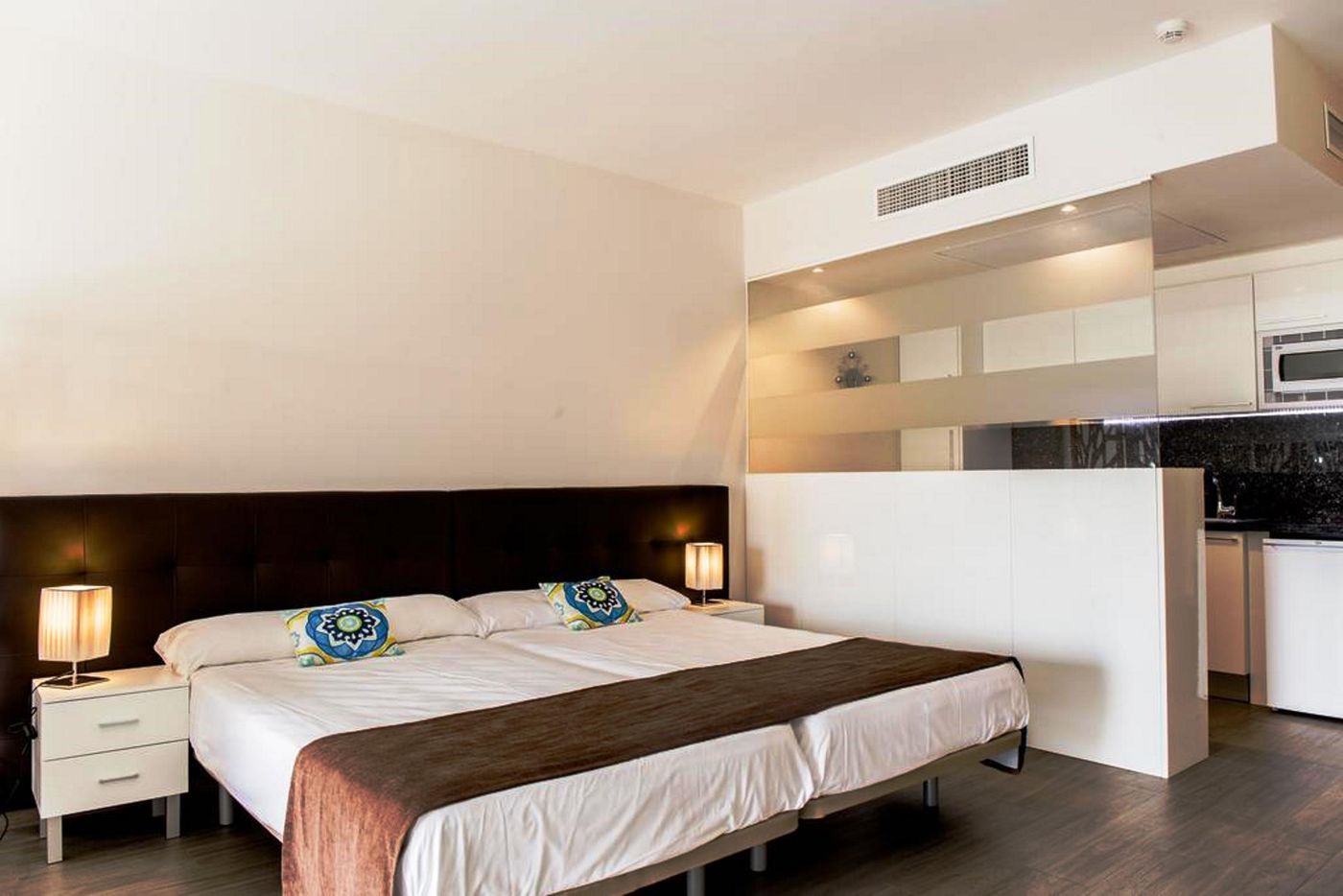 Dimona-Suites-Room-13