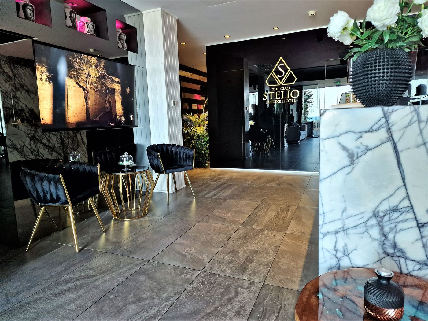 The-Ciao-Stelio-Deluxe-Hotel-Lobby-63