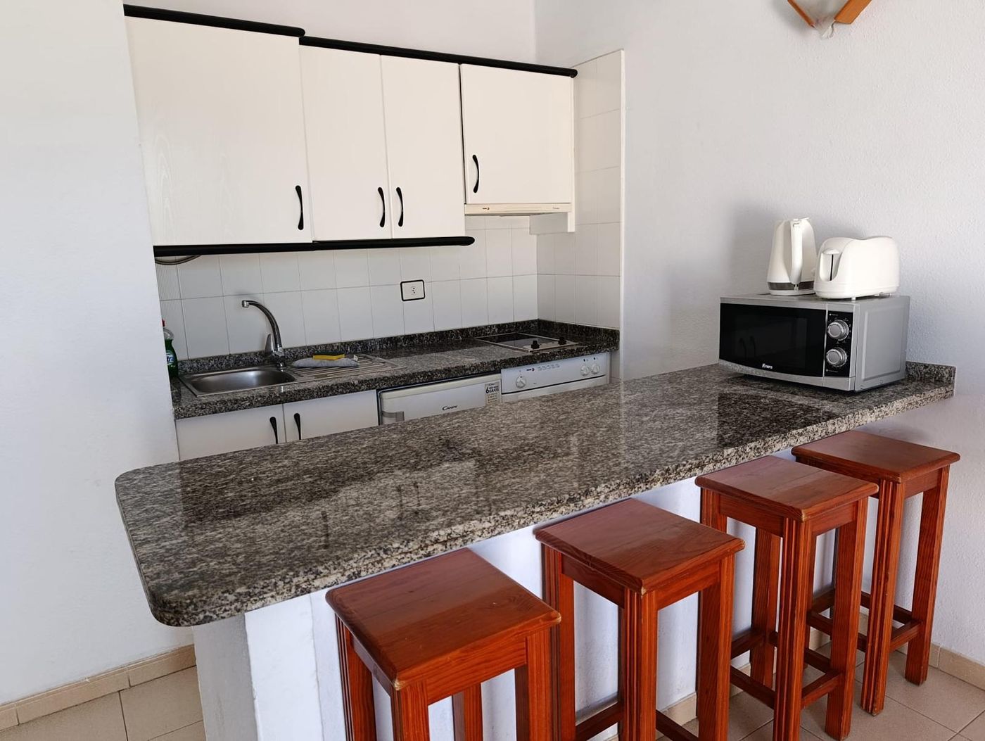 Malibu-Park-Hotel-Room-22