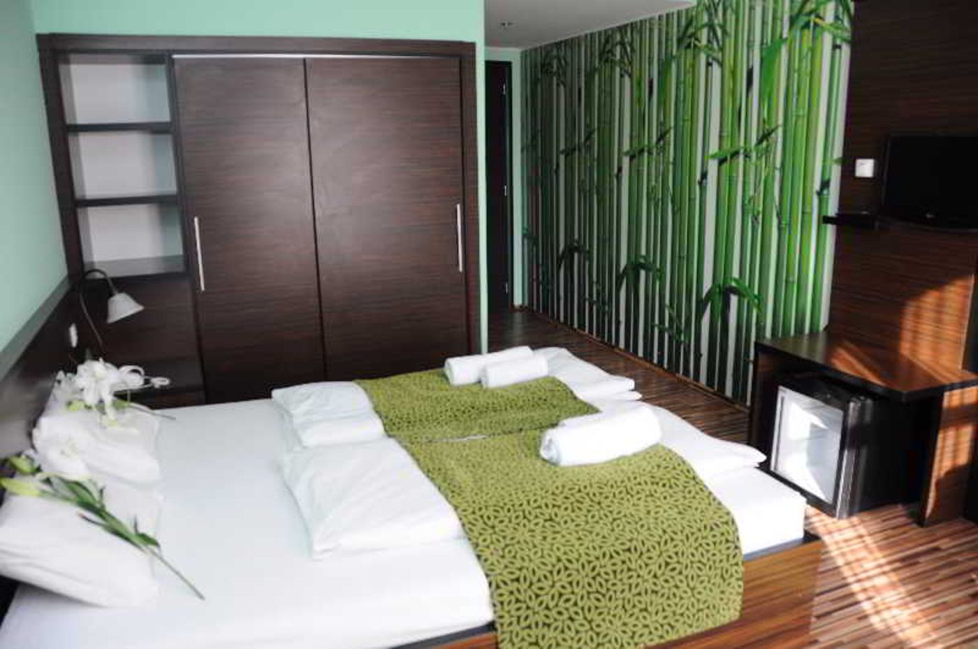 Green-Hotel-Budapest-Room-10