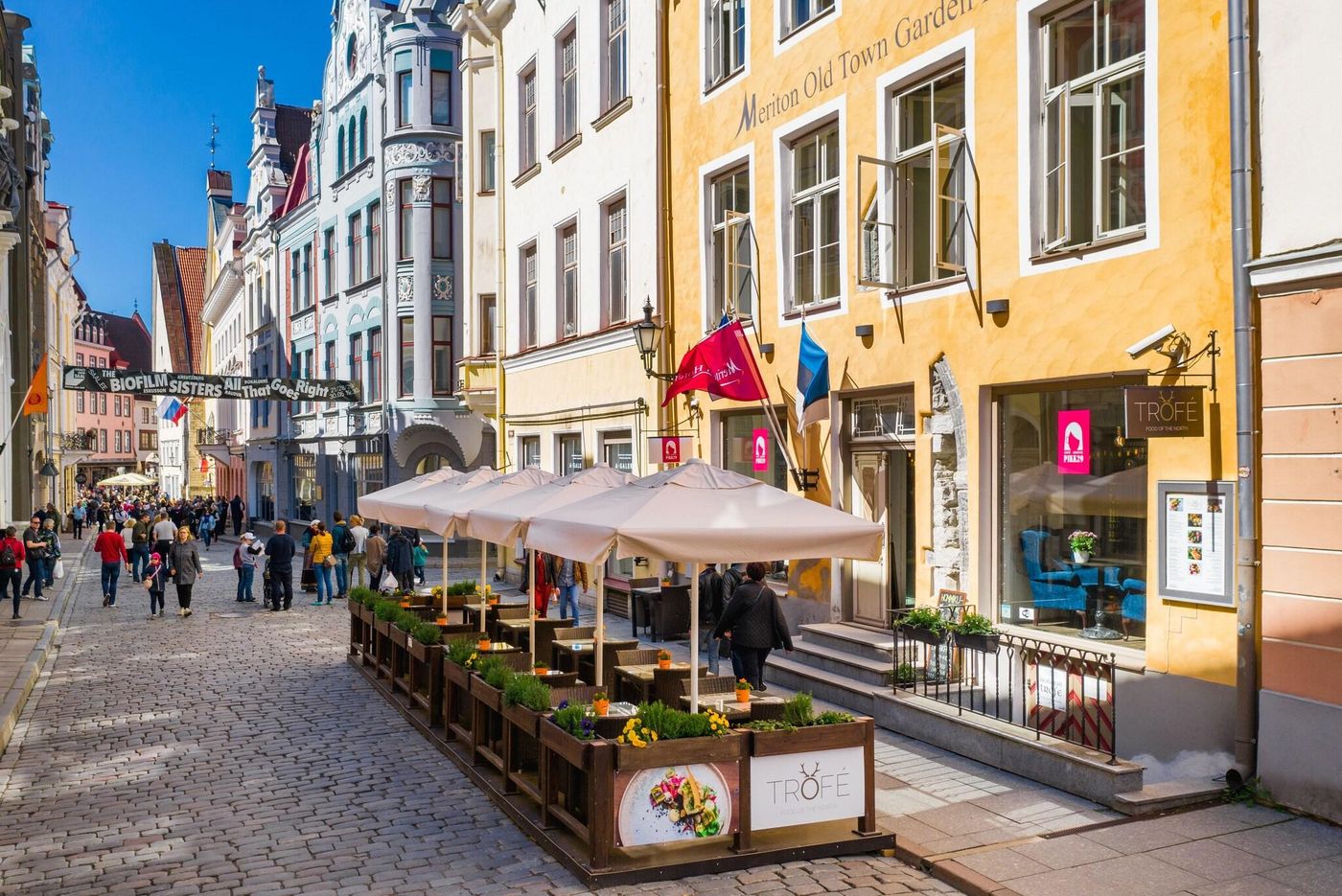 Meriton-Old-Town-Garden-Restaurant-1